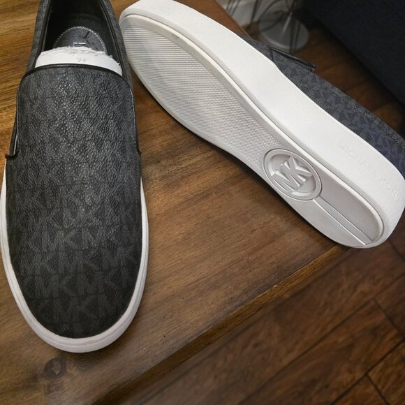 NWOT Michael Kors shoes - Picture 2 of 3